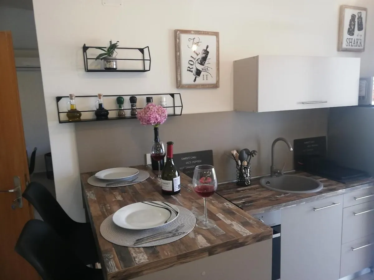 Guest house Riviera Rooms And Apartments Palit