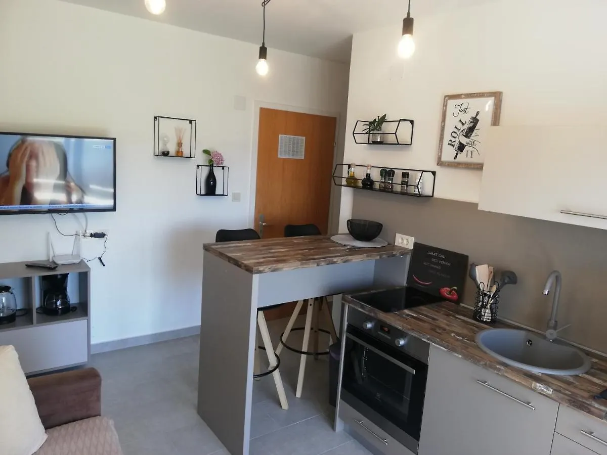 Riviera Rooms And Apartments Palit