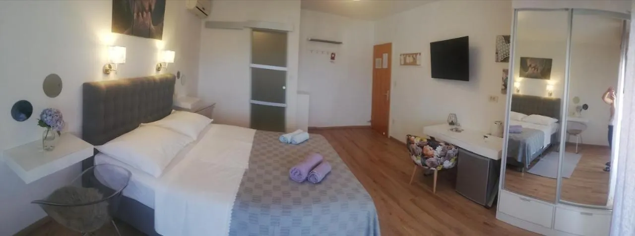 Penzion Riviera Rooms And Apartments New Translation