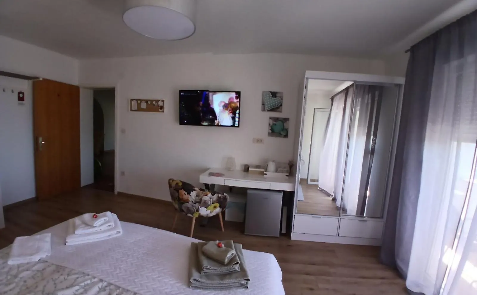 Riviera Rooms And Apartments New Translation
